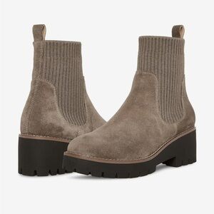 Blondo taupe size 6 waterproof booties
